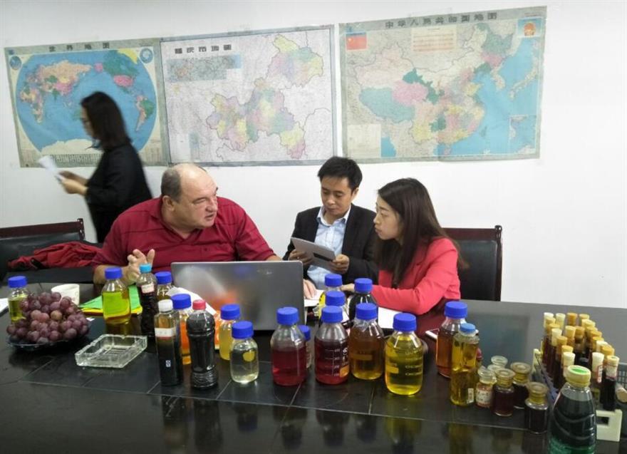 拉脫維亞的客戶 1.jpg 拉脫維亞客戶考察廢油過濾設(shè)備